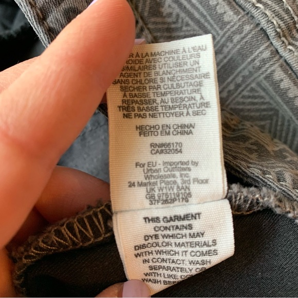 Free People Gray Batik Tribal Aztec Print Ankle Skinny Jean Pants in Sz W 29 - Picture 10 of 10